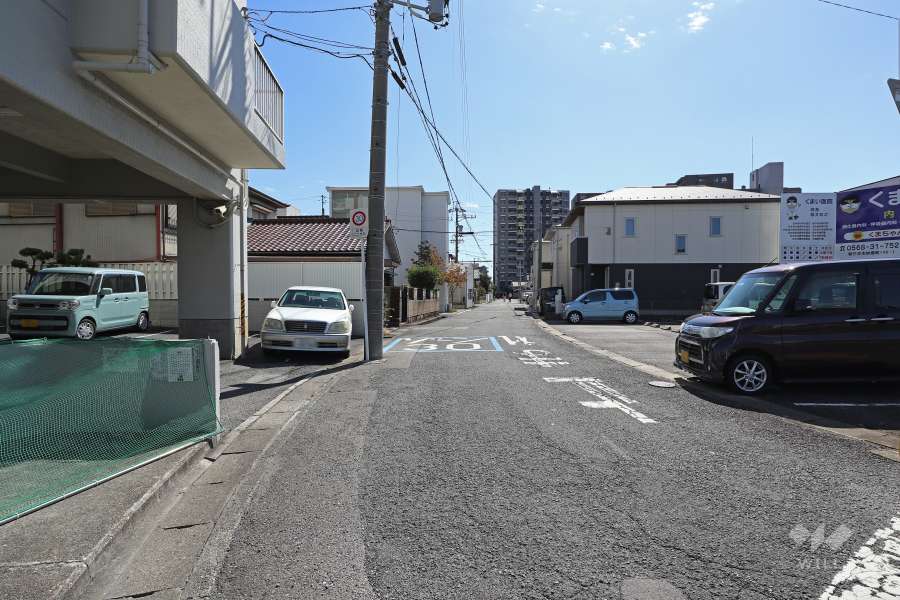 敷地南西側の前面道路