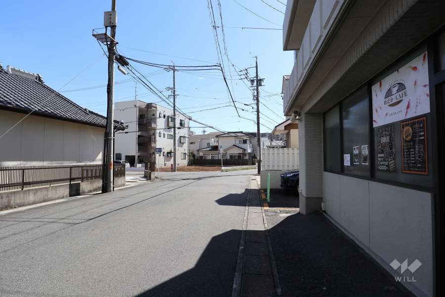 敷地東側の前面道路