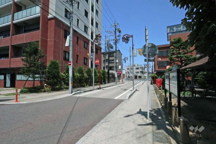 敷地東側道路は弘法通りと呼ばれています。