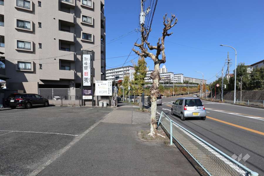 敷地北東側の前面道路