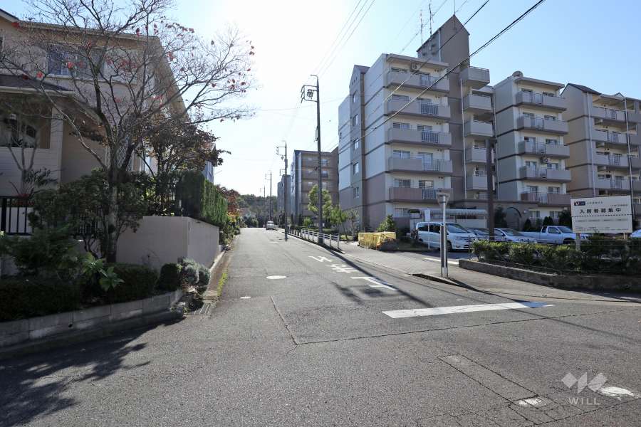 敷地北東側の前面道路
