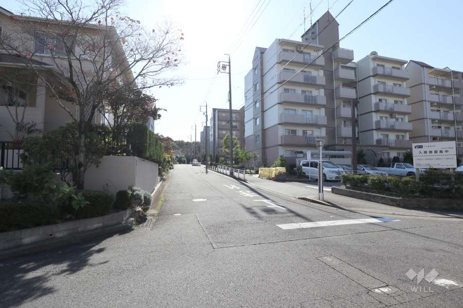敷地北東側の前面道路