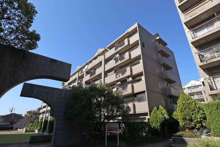 リバピア中央台5号棟の外観(南東側から）