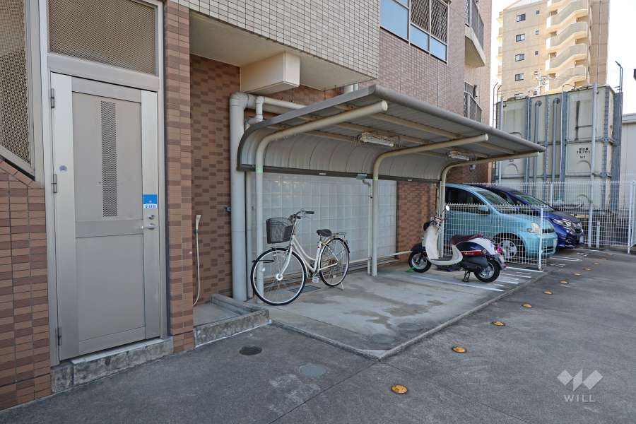 駐輪場とバイク置場