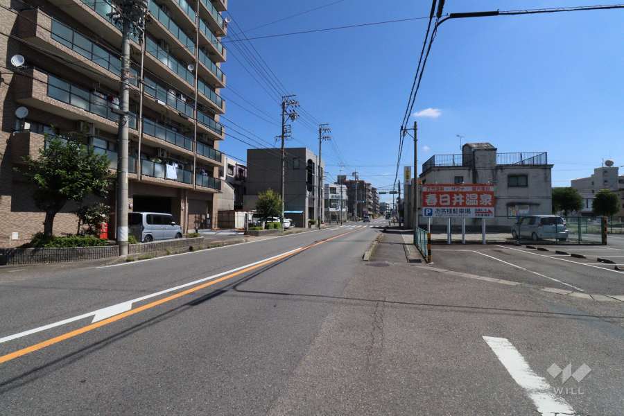 敷地南側の前面道路