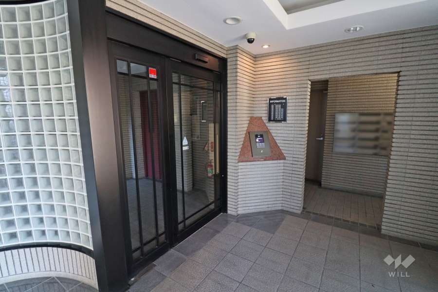 エントランスはオートロック付きです。