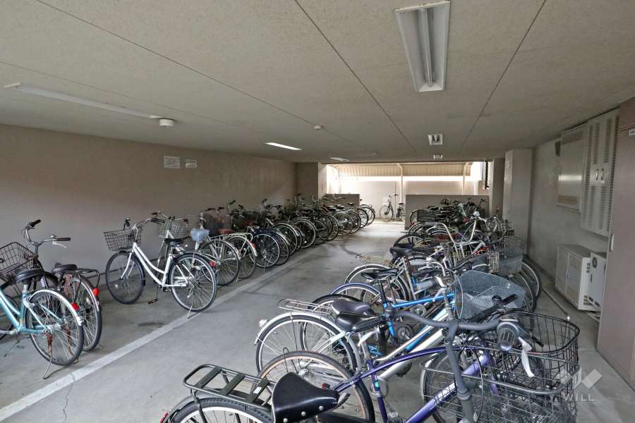 屋内に設けられた駐輪場