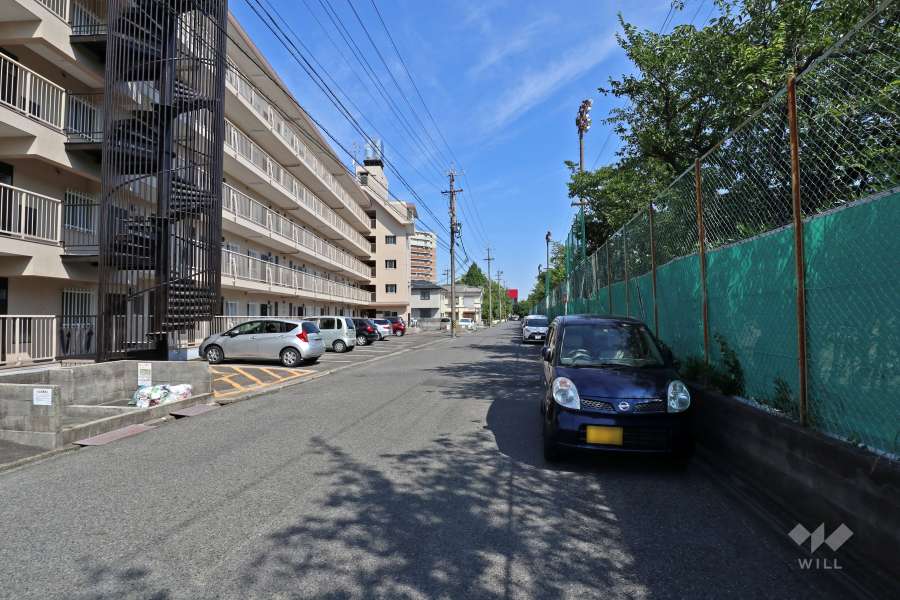 敷地東側の前面道路