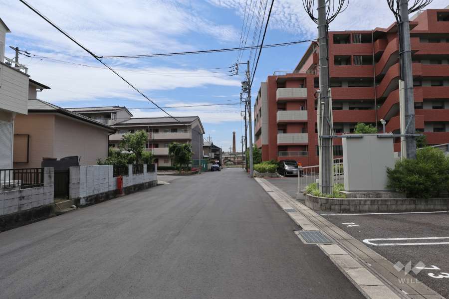 ロ敷地東側の前面道路（北側から）