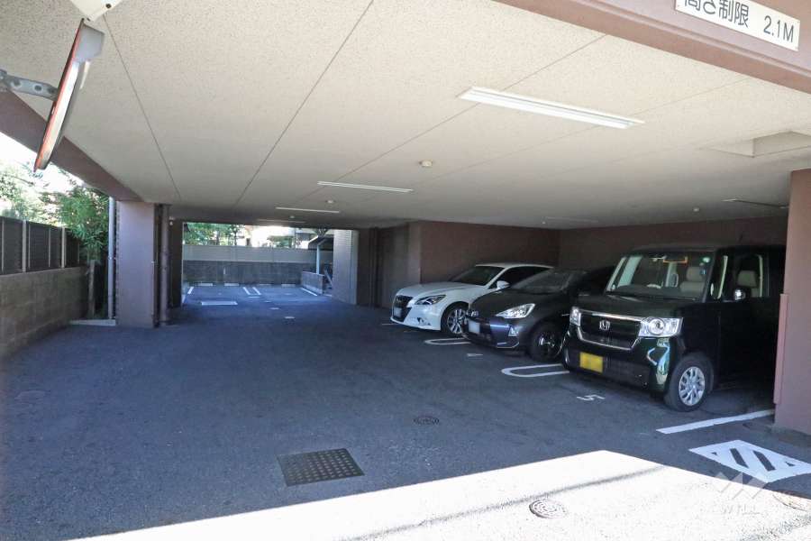 敷地内駐車場（屋内平面式）