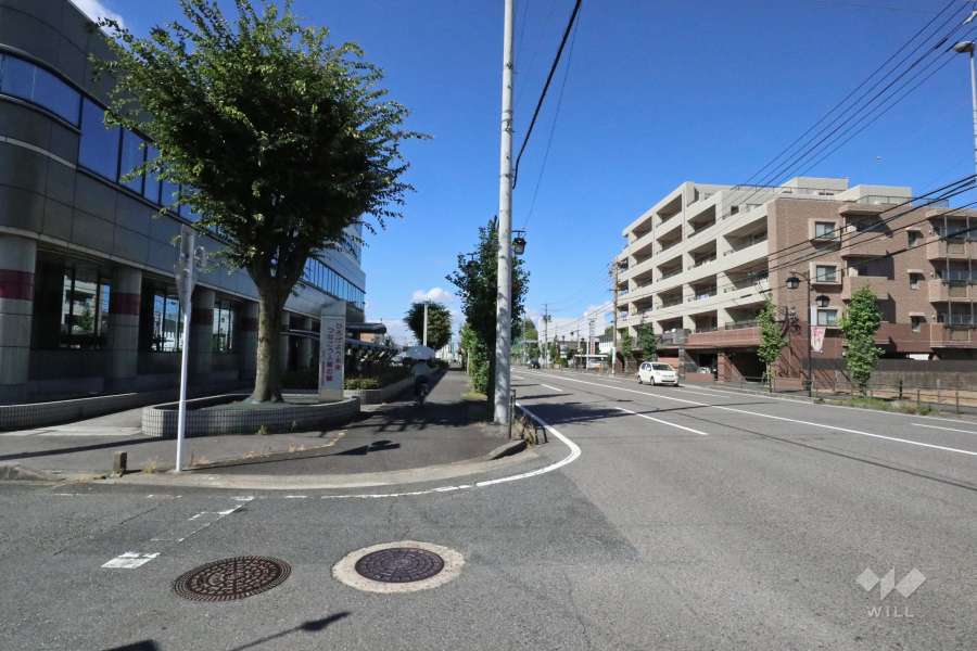 敷地南東側の前面道路