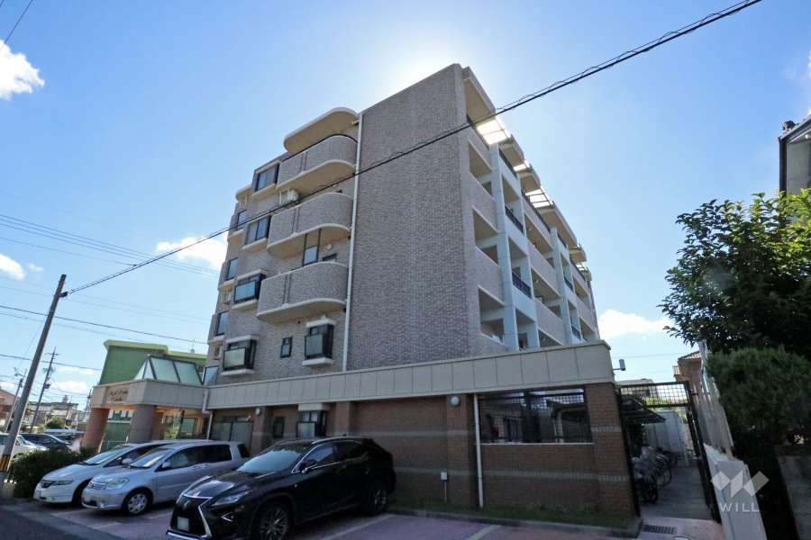 ロイヤルマンション鳥居松の外観（西側から）