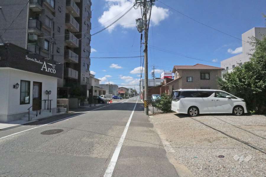 敷地北西側の前面道路
