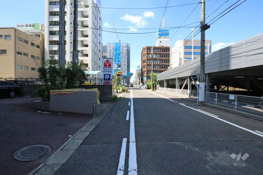 敷地北西側の前面道路