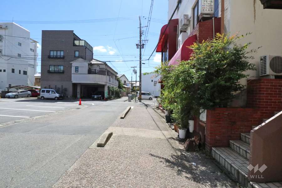 敷地北東側の前面道路