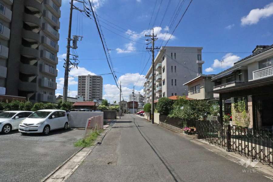 敷地北西側の前面道路