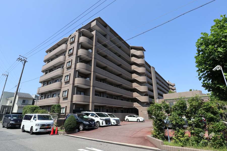 ライオンズガーデン勝川の外観(北東側から）