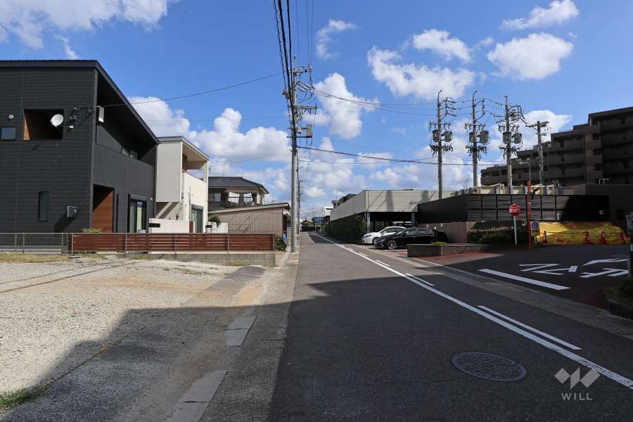 敷地北西側の前面道路