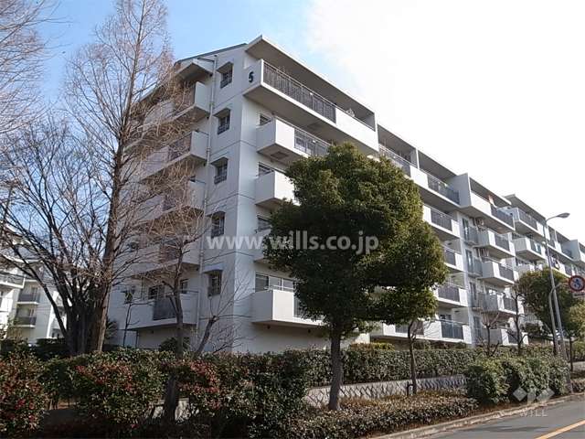 公団千里緑丘団地５号棟の外観（北西側から）