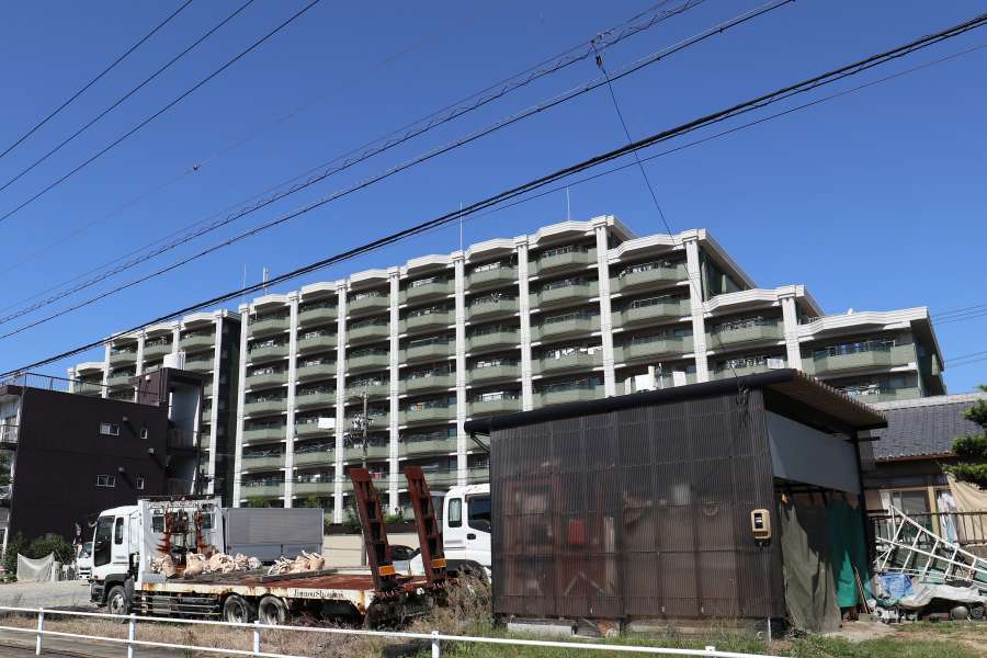 マンションの外観（南東側から）