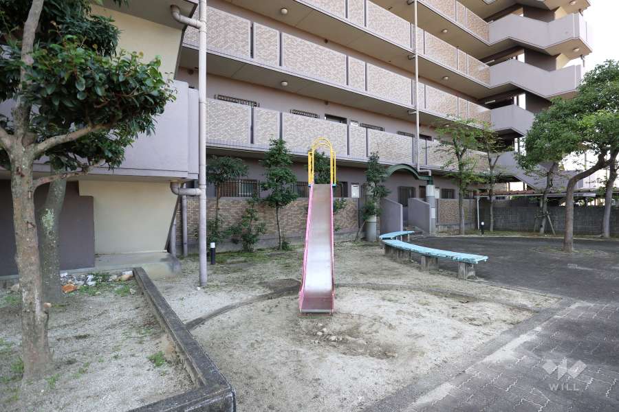 敷地内にある遊具