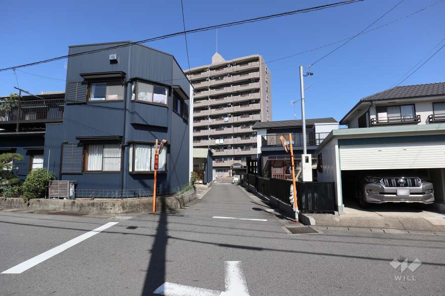 敷地南東側の前面道路