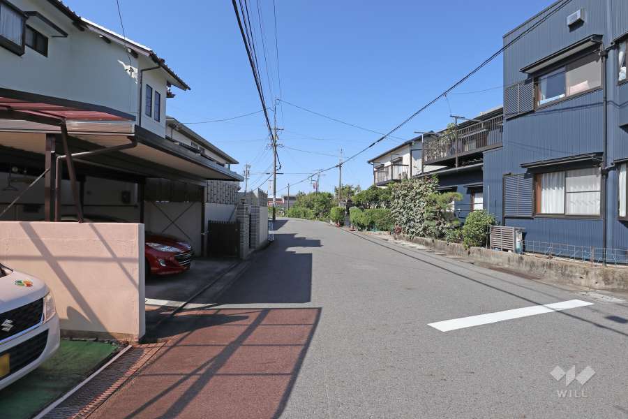 敷地南側の前面道路