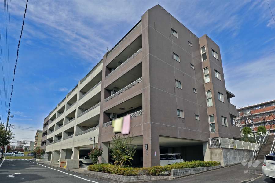 プリオール藤山台の外観（南側から）