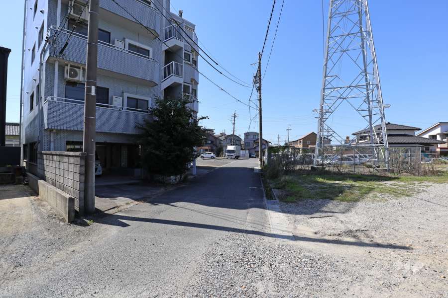 敷地北側の前面道路