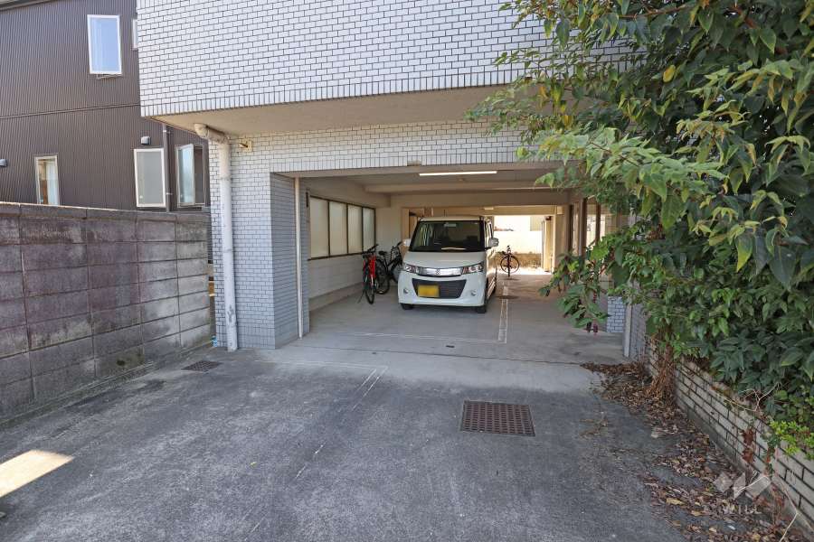 敷地内駐車場（屋内平面式）
