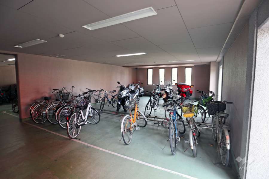 屋内に設けられた駐輪場