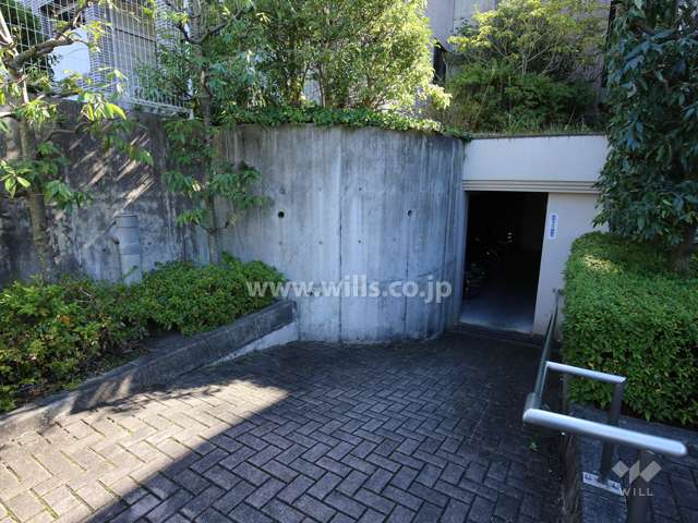 駐輪場へのアプローチ