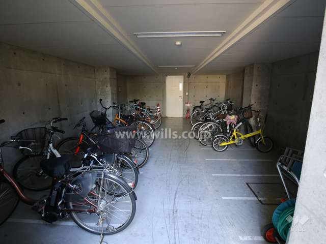 屋内にある駐輪場