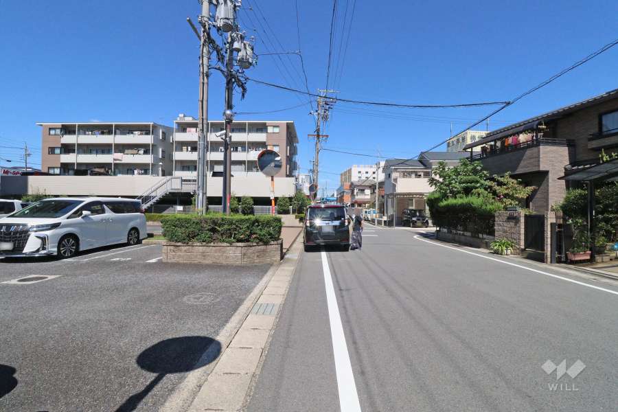 敷地北東側の前面道路
