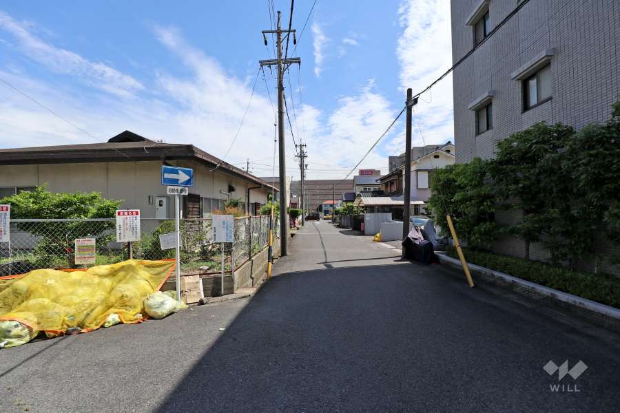 敷地北側の前面道路