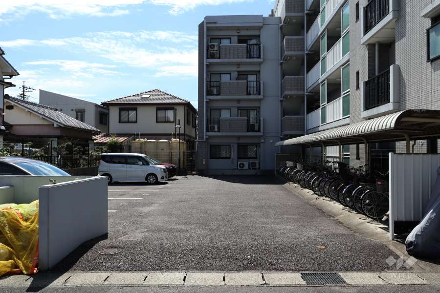 敷地内駐車場（屋外平面式）