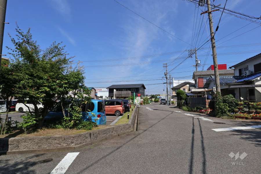 敷地北側の前面道路