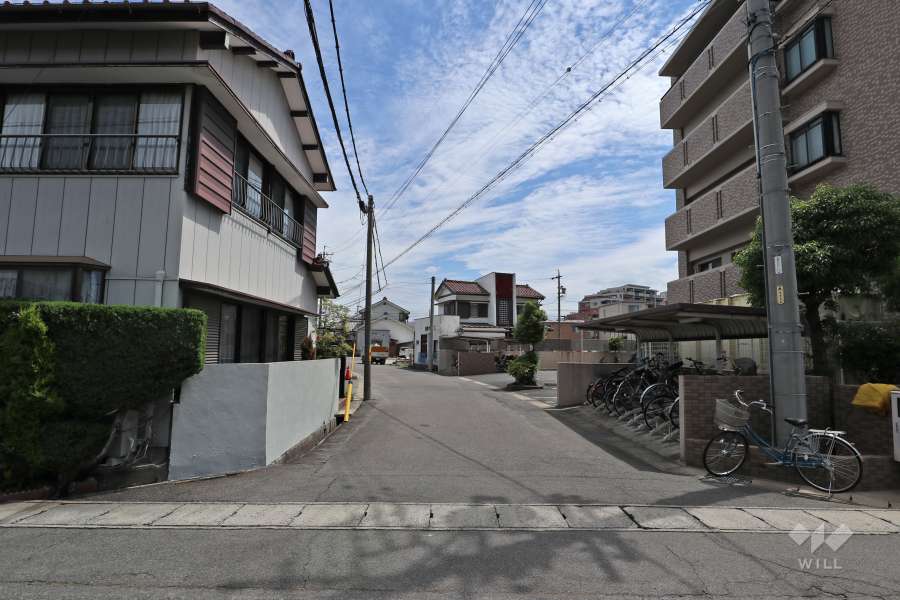 敷地北西側の前面道路