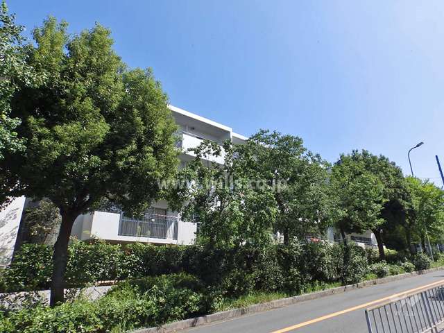 公団千里緑丘団地９号棟の外観（西側から）