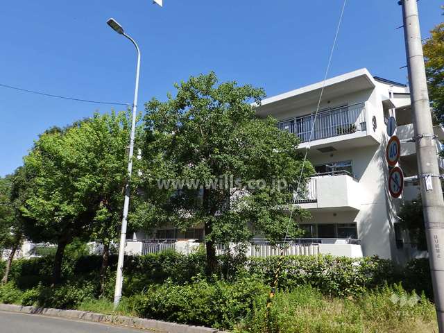 公団千里緑丘団地９号棟の外観（南西側から）