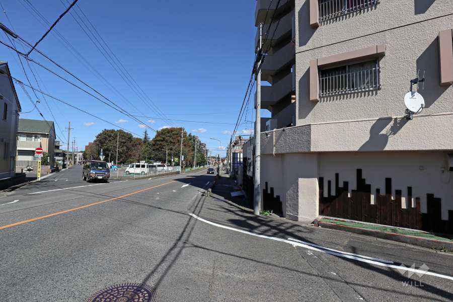 敷地北西側の前面道路