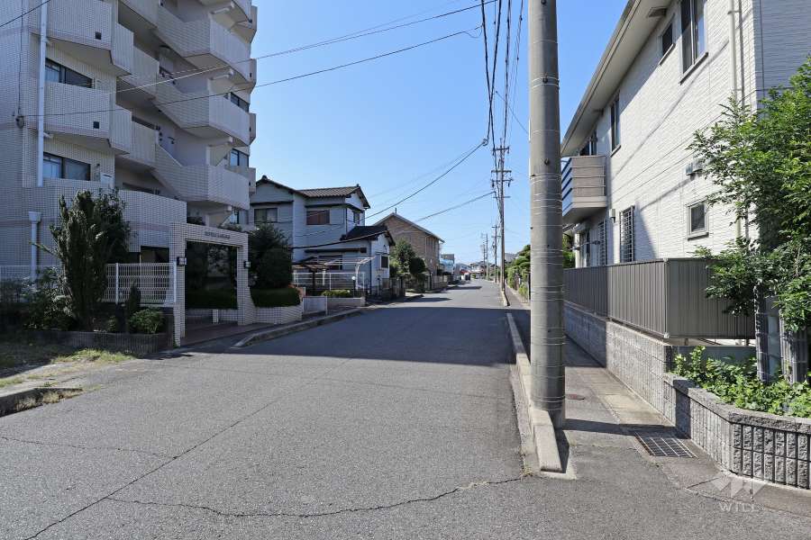 敷地北側の前面道路