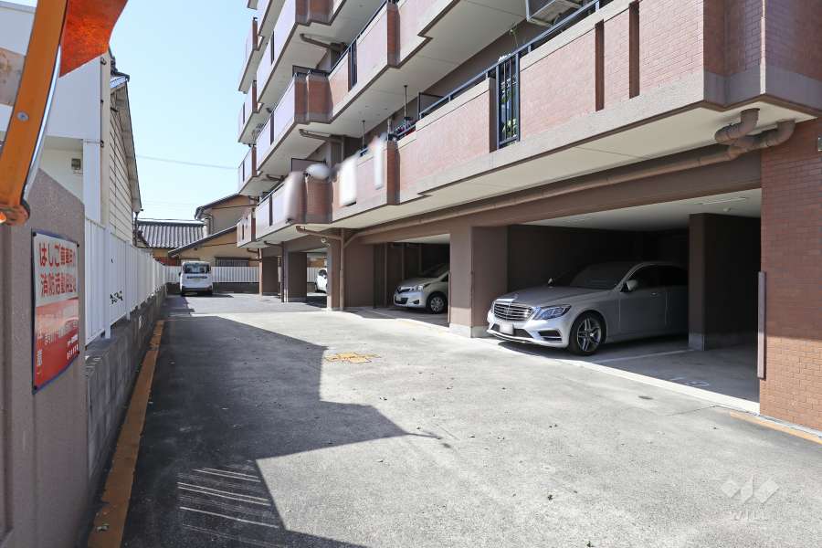 敷地内駐車場（屋外平面式・屋内平面式）