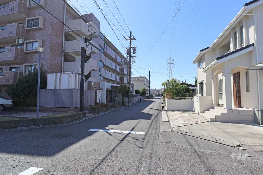 敷地北西側の前面道路