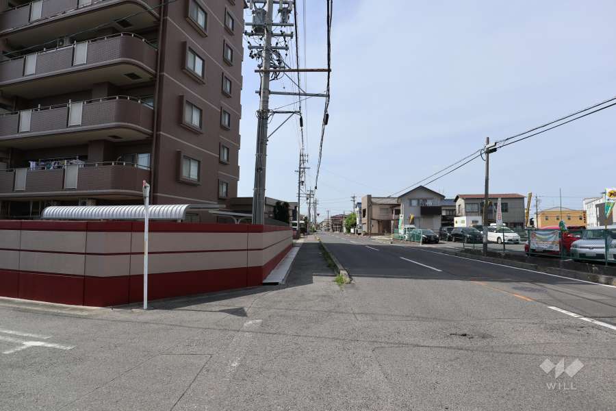 敷地南東側の前面道路