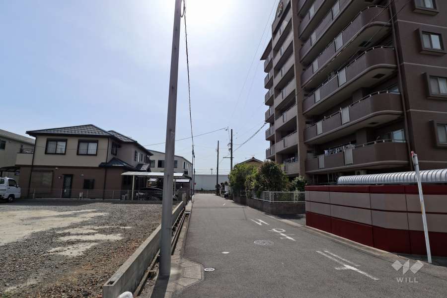 敷地南側の前面道路