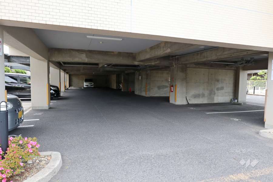 敷地内駐車場（自走式）