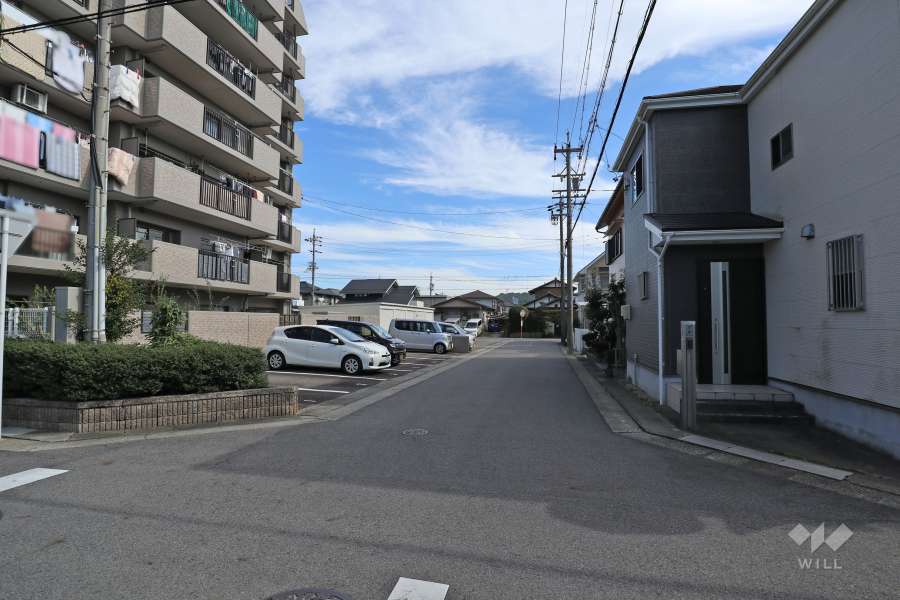 敷地南側の前面道路