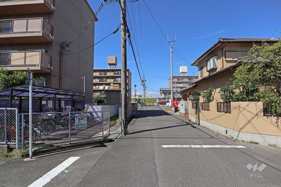 敷地北東側の前面道路