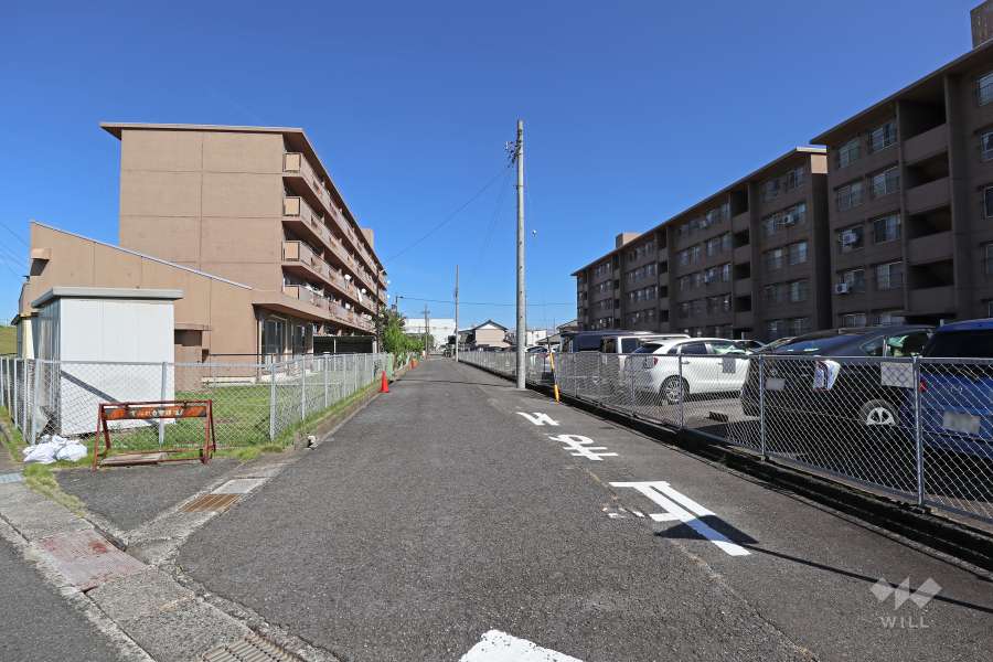 敷地北西側の前面道路